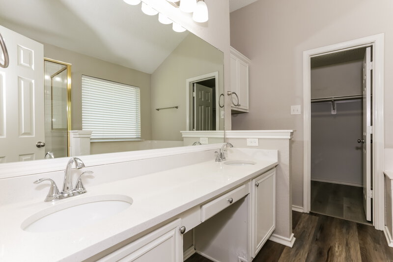 2,615/Mo, 1512 Fern Dr Mansfield, TX 76063 Main Bathroom View