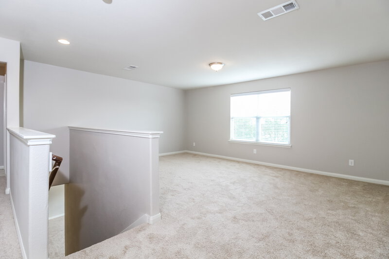 2,740/Mo, 1108 First St Sanger, TX 76266 Loft View