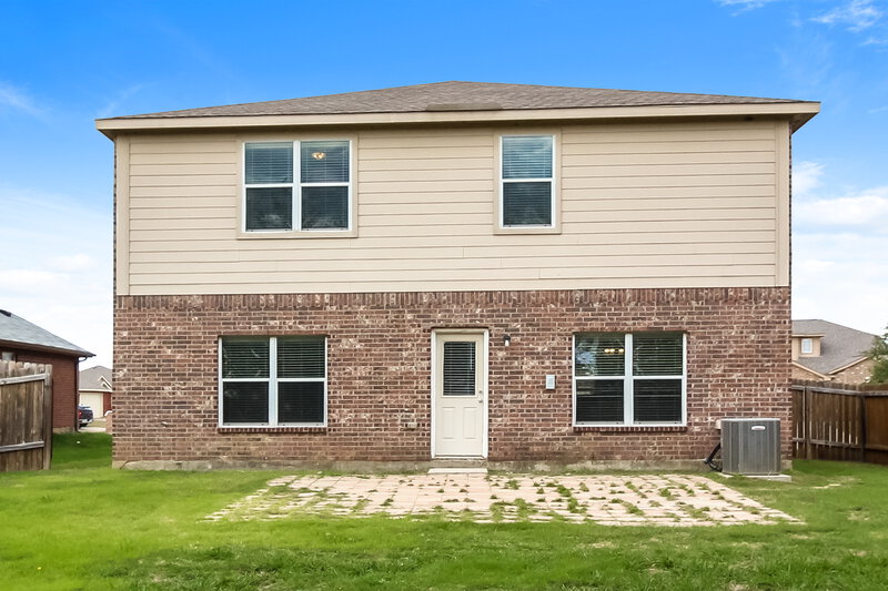2,740/Mo, 1108 First St Sanger, TX 76266 Rear View
