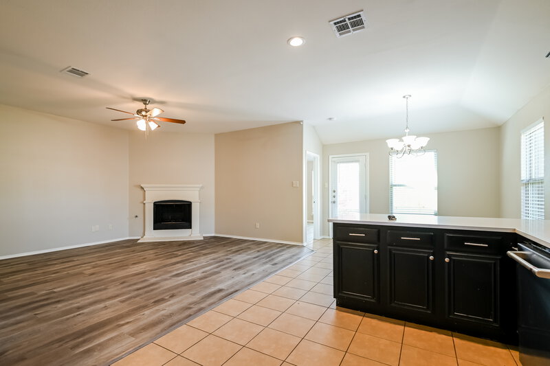 2,305/Mo, 113 Independence Trl Forney, TX 75126 Kitchen View 2