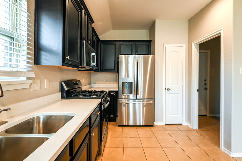 2,305/Mo, 113 Independence Trl Forney, TX 75126 Kitchen View 3