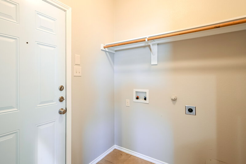2,305/Mo, 113 Independence Trl Forney, TX 75126 Laundry Room View