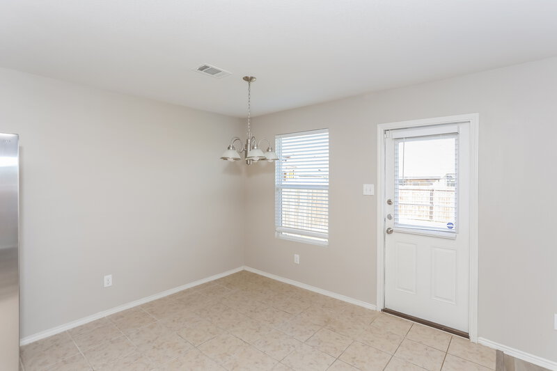 2,125/Mo, 10020 Amosite Dr Fort Worth, TX 76131 Dining Room View