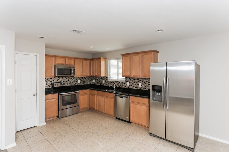 2,125/Mo, 10020 Amosite Dr Fort Worth, TX 76131 Kitchen View