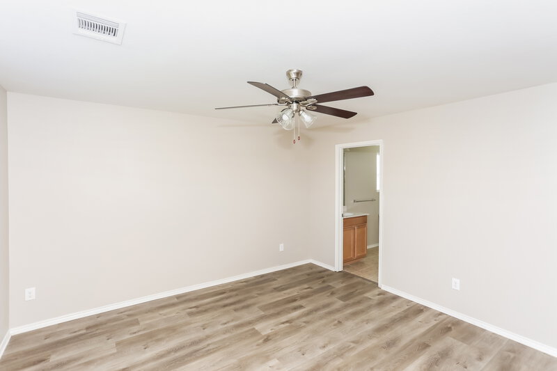 2,125/Mo, 10020 Amosite Dr Fort Worth, TX 76131 Main Bedroom View 3