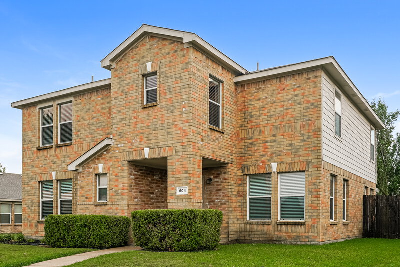 2,675/Mo, 604 Snowy Orchid Ln Desoto, TX 75115 Front View