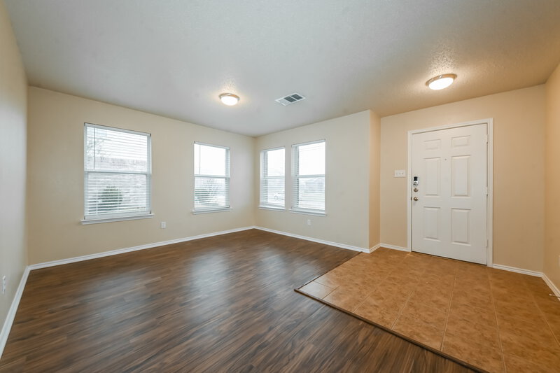 2,820/Mo, 604 Snowy Orchid Ln Desoto, TX 75115 Living Room View