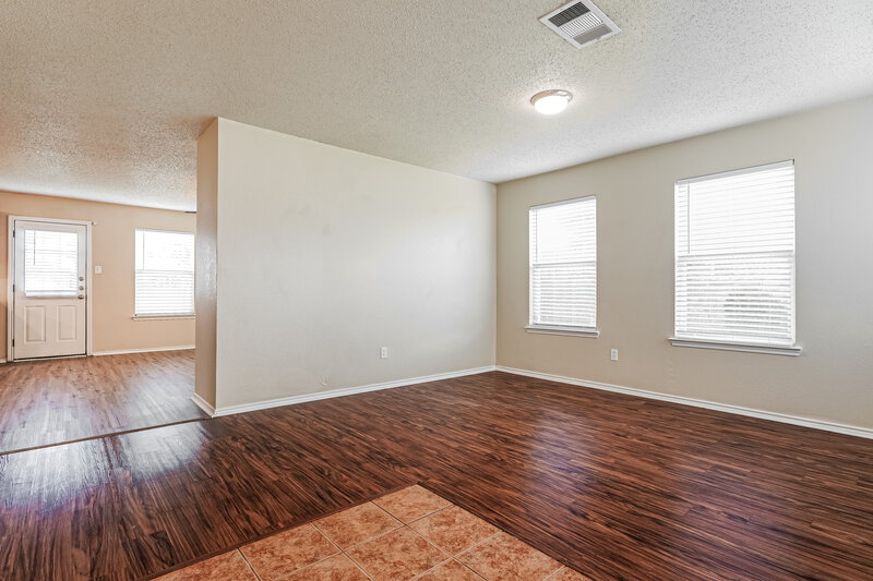2,675/Mo, 604 Snowy Orchid Ln Desoto, TX 75115 Living Room View