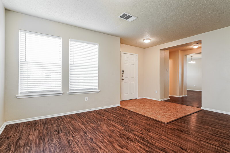 2,675/Mo, 604 Snowy Orchid Ln Desoto, TX 75115 Living Room View 2