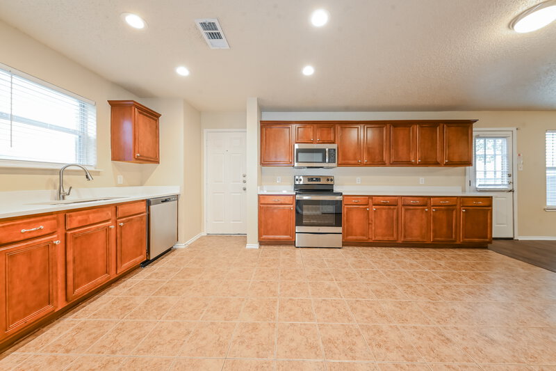 2,820/Mo, 604 Snowy Orchid Ln Desoto, TX 75115 Kitchen View
