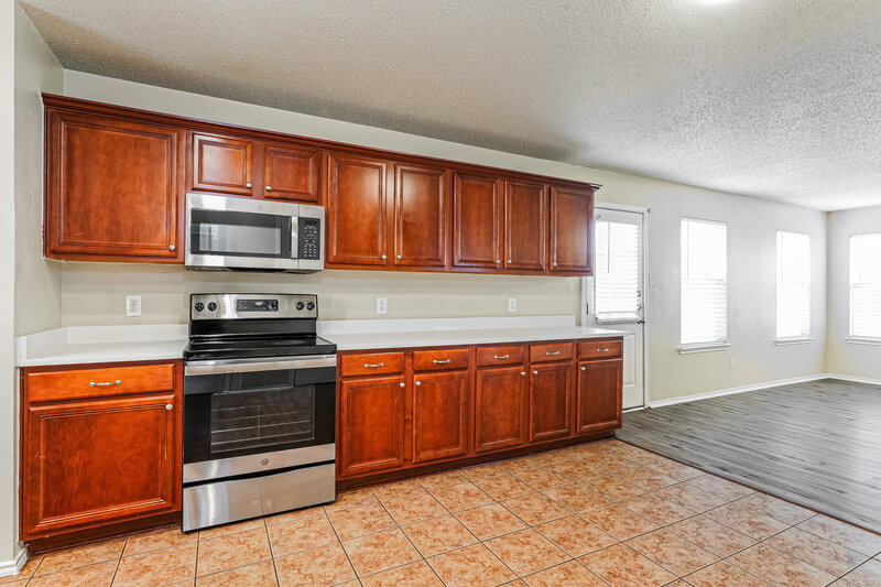 2,675/Mo, 604 Snowy Orchid Ln Desoto, TX 75115 Kitchen View 2
