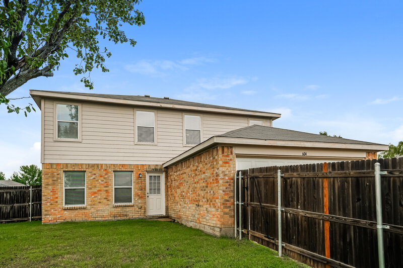 2,675/Mo, 604 Snowy Orchid Ln Desoto, TX 75115 Rear View