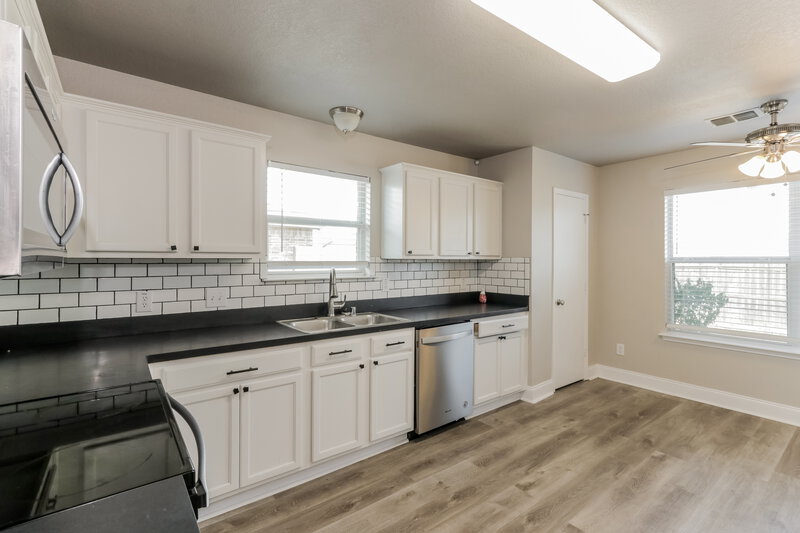 1,925/Mo, 117 Windsor Forney, TX 75126 Kitchen View