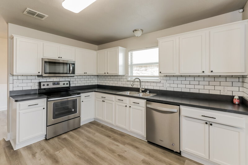 1,925/Mo, 117 Windsor Forney, TX 75126 Kitchen View 2