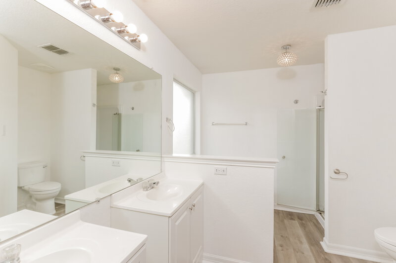 1,925/Mo, 117 Windsor Forney, TX 75126 Main Bathroom View