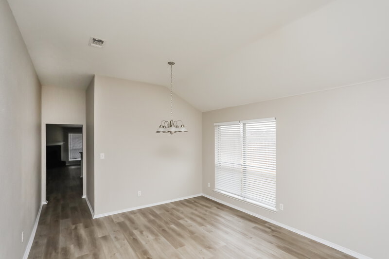 2,595/Mo, 6302 Stoneford Ct Arlington, TX 76001 Living Room View