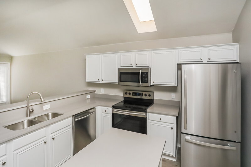 2,595/Mo, 6302 Stoneford Ct Arlington, TX 76001 Kitchen View 2