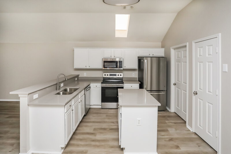 2,595/Mo, 6302 Stoneford Ct Arlington, TX 76001 Kitchen View 3