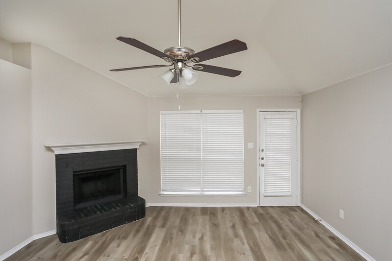 2,595/Mo, 6302 Stoneford Ct Arlington, TX 76001 Family Room View