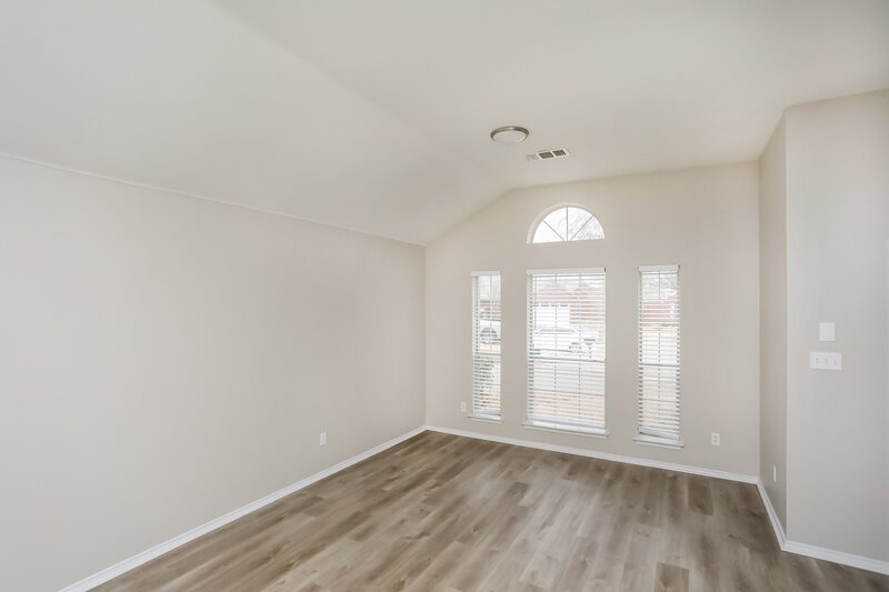 2,595/Mo, 6302 Stoneford Ct Arlington, TX 76001 Main Bedroom View 2