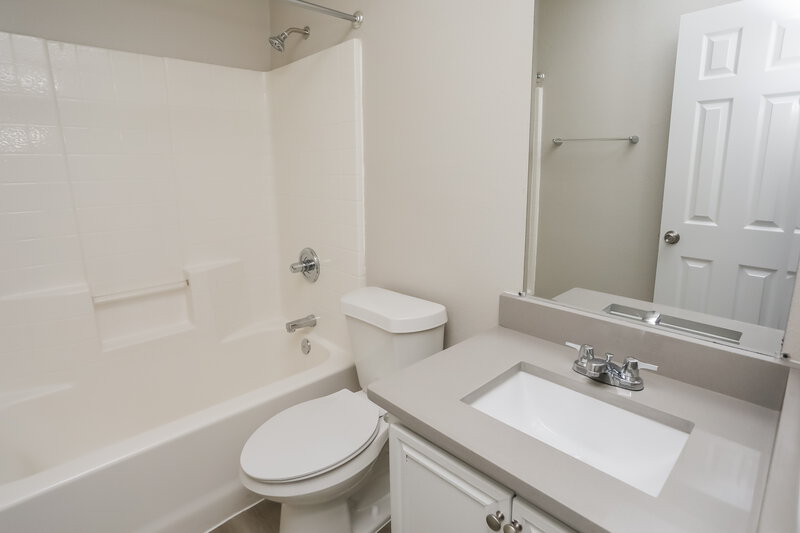 2,595/Mo, 6302 Stoneford Ct Arlington, TX 76001 Bathroom View