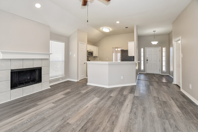 2,210/Mo, 717 Rockett Ln Cedar Hill, TX 75104 Living Room View