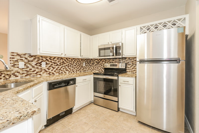 2,005/Mo, 7536 Arbor Hill Dr Fort Worth, TX 76120 Kitchen View