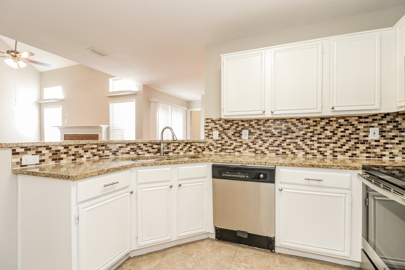 2,005/Mo, 7536 Arbor Hill Dr Fort Worth, TX 76120 Kitchen View 2