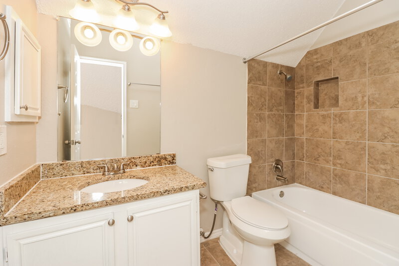 2,005/Mo, 7536 Arbor Hill Dr Fort Worth, TX 76120 Bathroom View