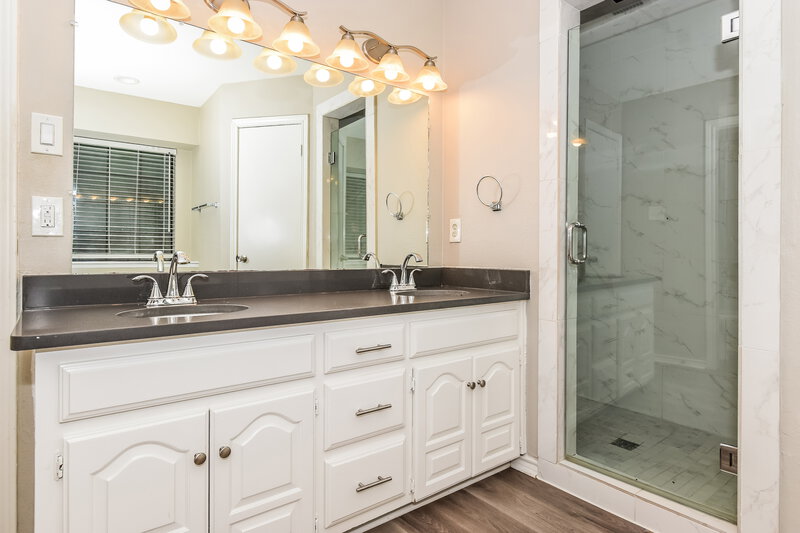 2,005/Mo, 504 N Winding Oaks Dr Wylie, TX 75098 Main Bathroom View