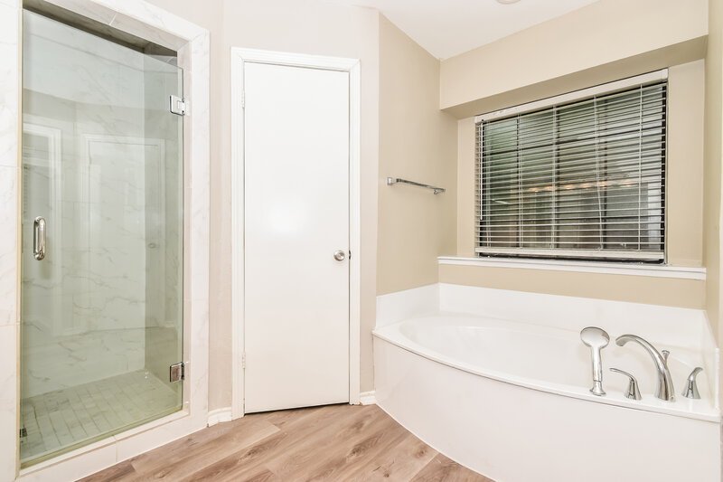 2,005/Mo, 504 N Winding Oaks Dr Wylie, TX 75098 Main Bathroom View 2