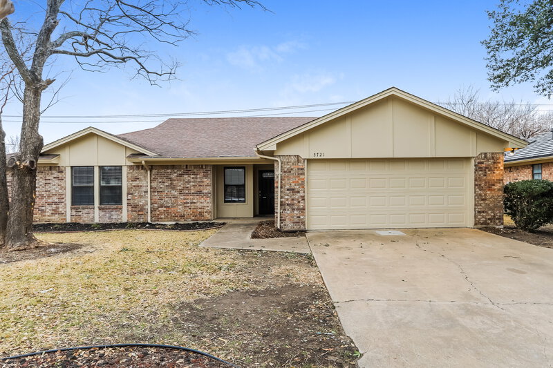 2,800/Mo, 5721 Acapulco Dr North Richland Hills, TX 76180 External View