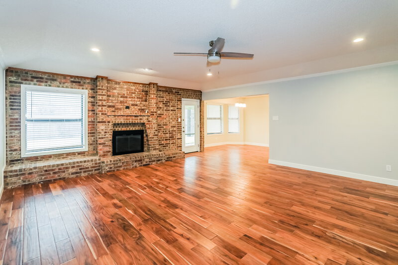2,800/Mo, 5721 Acapulco Dr North Richland Hills, TX 76180 Living Room View 2
