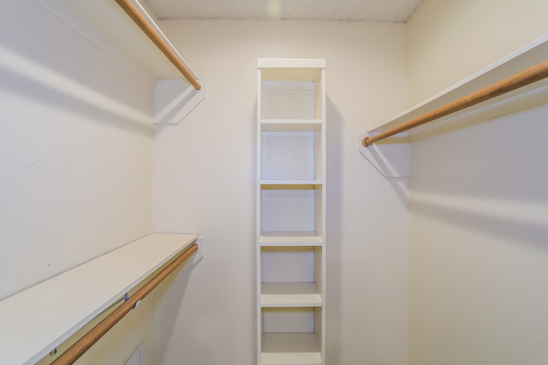 2,800/Mo, 5721 Acapulco Dr North Richland Hills, TX 76180 Walk In Closet View