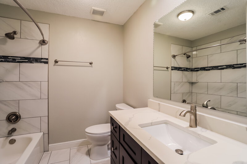 2,800/Mo, 5721 Acapulco Dr North Richland Hills, TX 76180 Bathroom View
