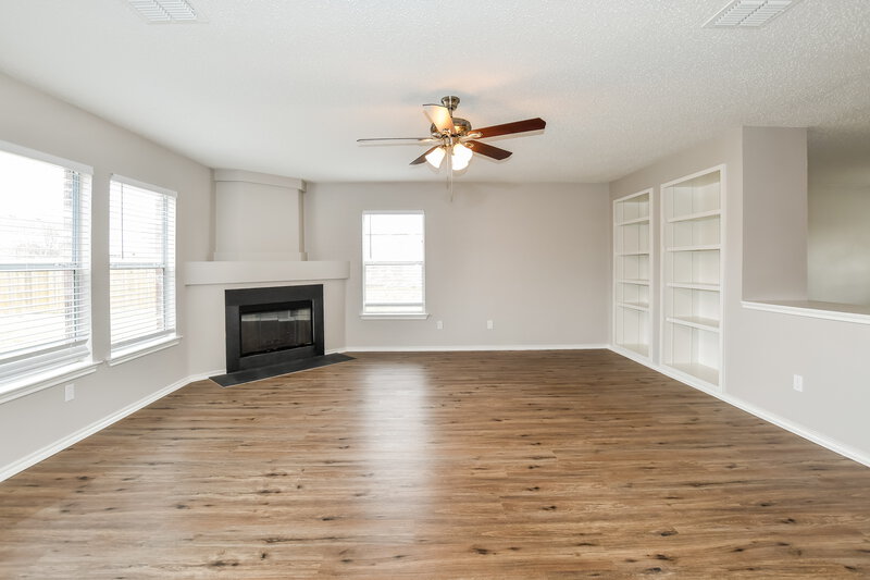 2,700/Mo, 313 Wedgewood Ln Cedar Hill, TX 75104 Living Room View