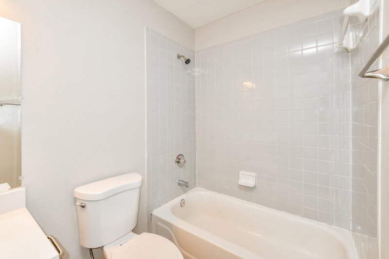 2,700/Mo, 313 Wedgewood Ln Cedar Hill, TX 75104 Bathroom View