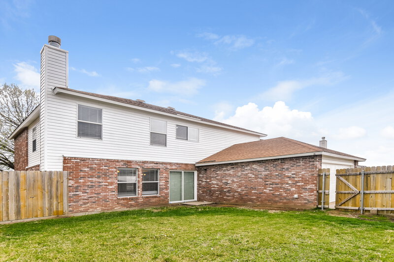 2,700/Mo, 313 Wedgewood Ln Cedar Hill, TX 75104 Rear View