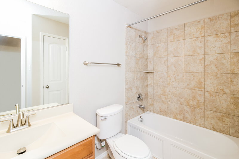 2,525/Mo, 501 Big Horn Rd Aubrey, TX 76227 Bathroom View