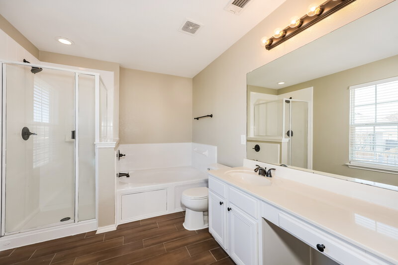 2,090/Mo, 14136 Black Gold Trl Haslet, TX 76052 Main Bathroom View