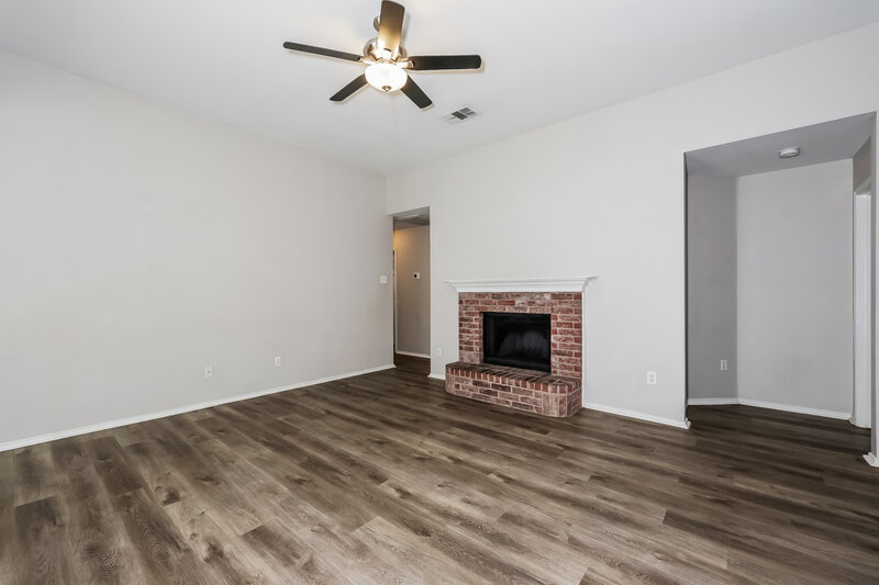 2,240/Mo, 1401 Misty Dr Midlothian, TX 76065 Living Room View