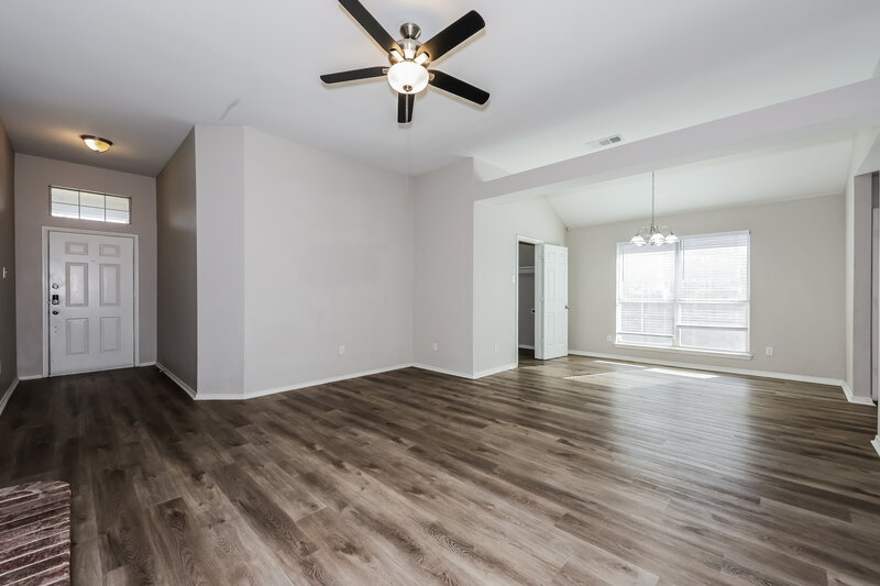 2,240/Mo, 1401 Misty Dr Midlothian, TX 76065 Living Room View 2