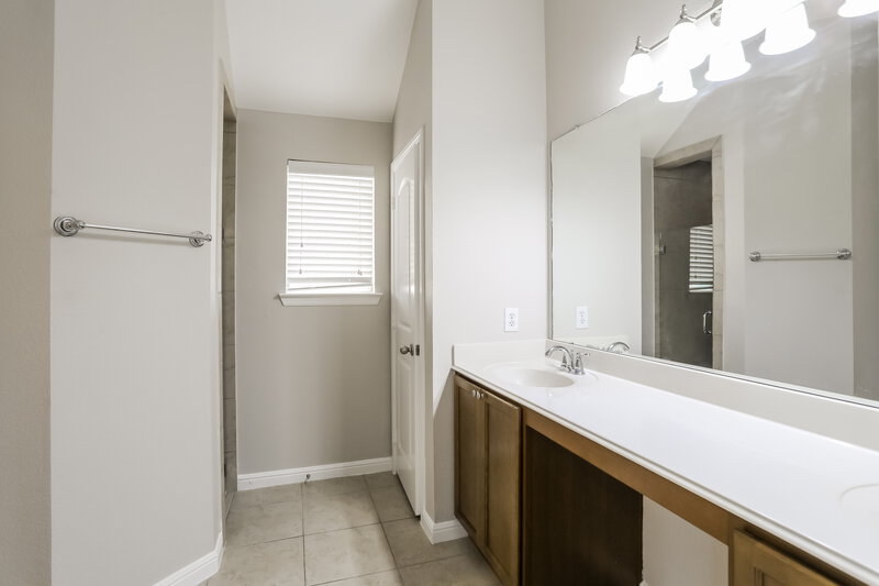 2,085/Mo, 817 Partridge Dr Aubrey, TX 76227 Main Bathroom View