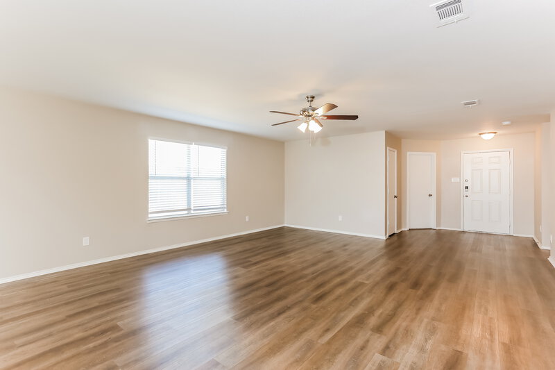 2,125/Mo, 421 Fawn Hill Dr Fort Worth, TX 76134 Living Room View