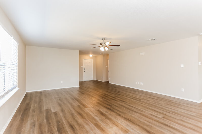 2,125/Mo, 421 Fawn Hill Dr Fort Worth, TX 76134 Living Room View 2