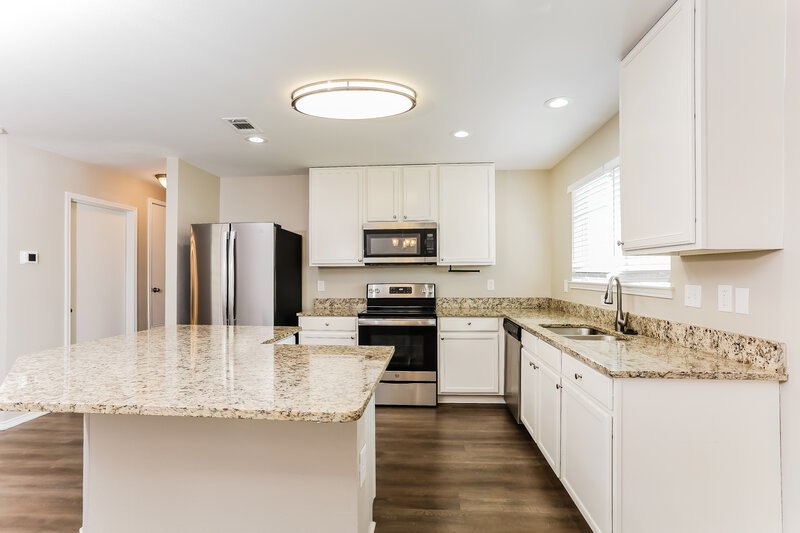 2,125/Mo, 421 Fawn Hill Dr Fort Worth, TX 76134 Kitchen View