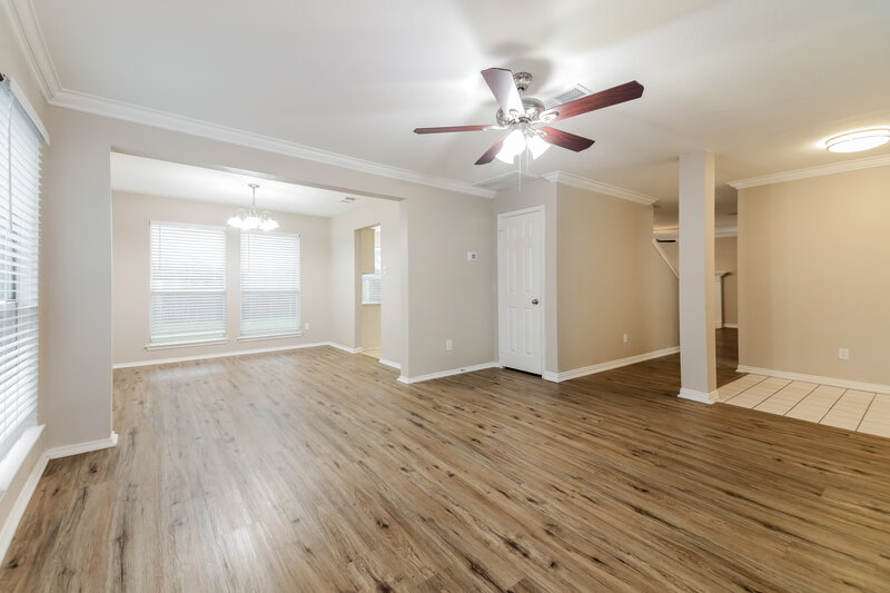 2,410/Mo, 327 Stately Oak Ln Lake Dallas, TX 75065 Living Room View 2