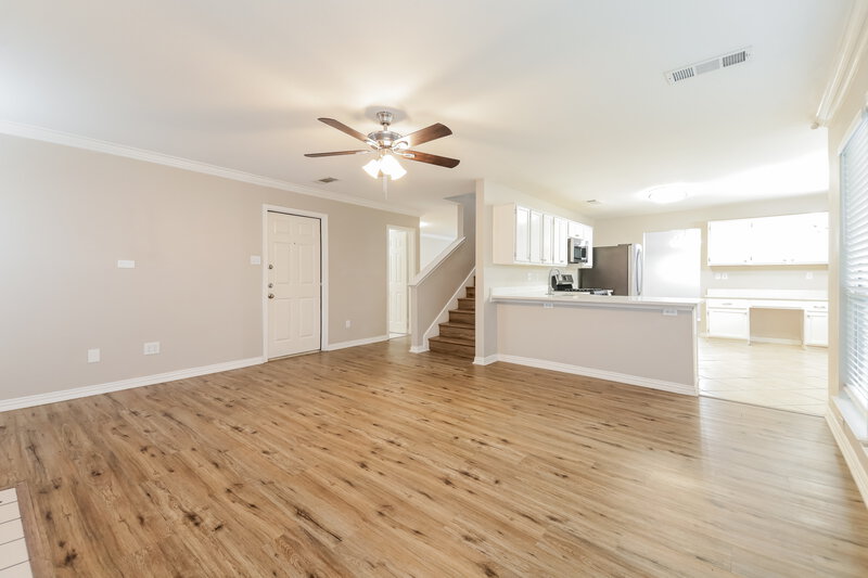 2,410/Mo, 327 Stately Oak Ln Lake Dallas, TX 75065 Living Room View 3