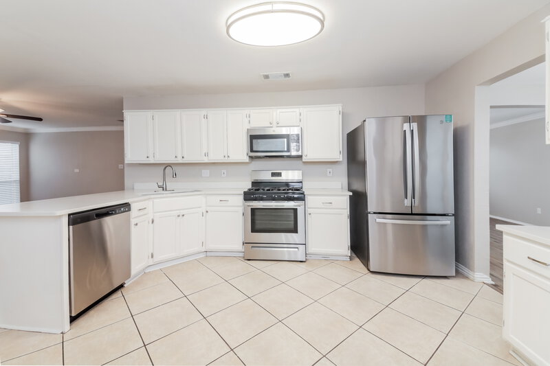2,410/Mo, 327 Stately Oak Ln Lake Dallas, TX 75065 Kitchen View 2