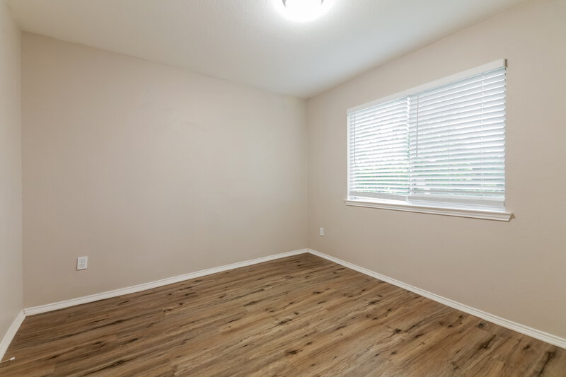 2,410/Mo, 327 Stately Oak Ln Lake Dallas, TX 75065 Bedroom View 2